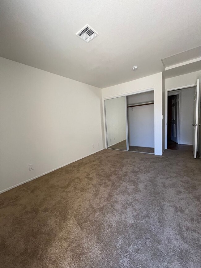 Building Photo - Available Now 1 Bedroom 1 Bath in Jess Ran...