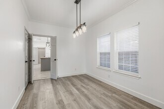 Building Photo - 7665 Ameswood Rd