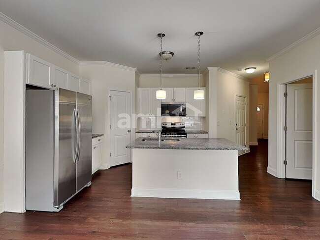 Building Photo - 2750 Freemont St