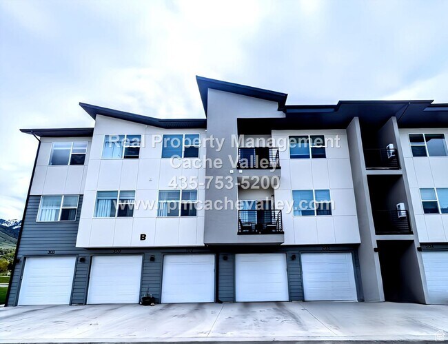 Building Photo - 139 E 550 N