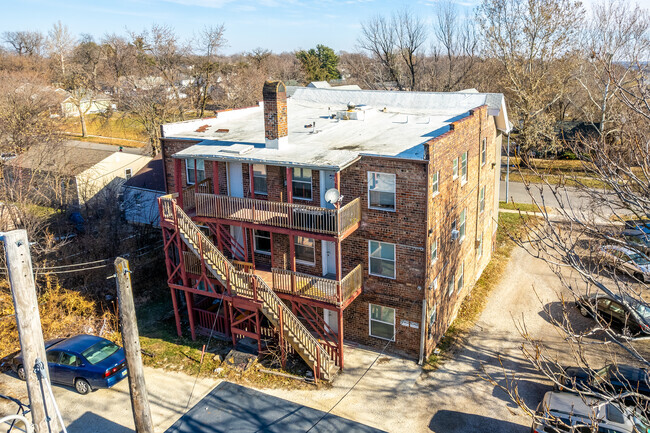 Building Photo - Village Green