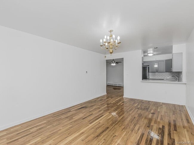 Building Photo - 724 E 223rd St