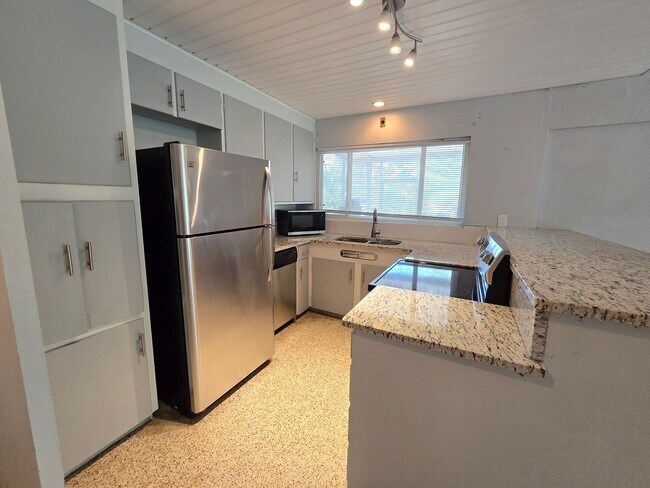Foto del edificio - 6346 Beechwood Ave