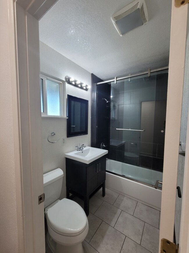 Building Photo - Stylish & Modern 1-Bedroom Retreat Steps f...