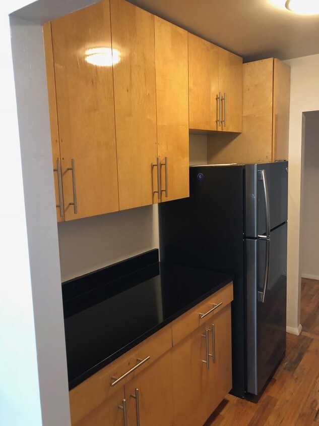 Foto principal - 3000 Emmons Ave