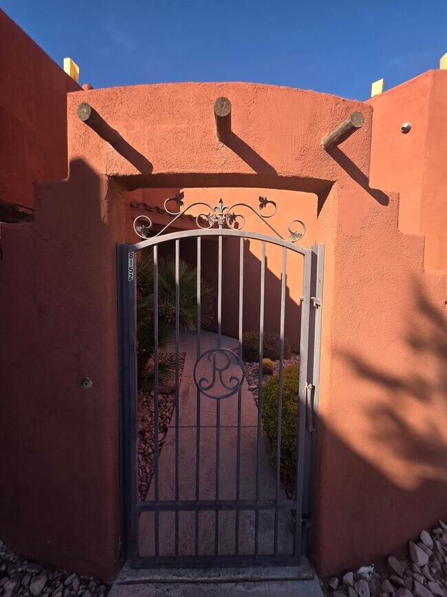 Foto del edificio - 8152 Eagledancer Ave