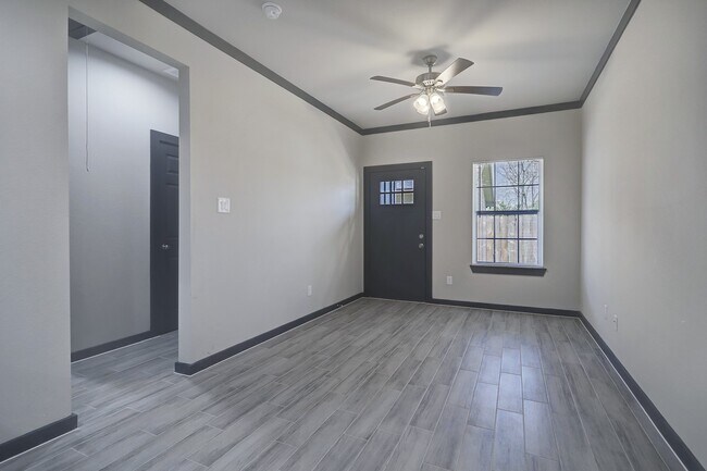 Foto del edificio - 7912 Bowen St