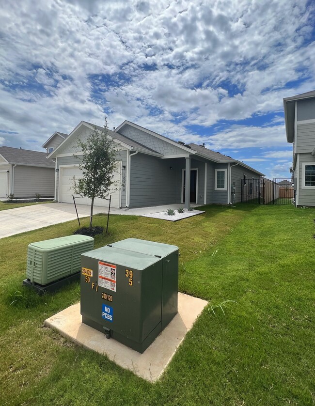 Building Photo - 10800 Blacket Dr