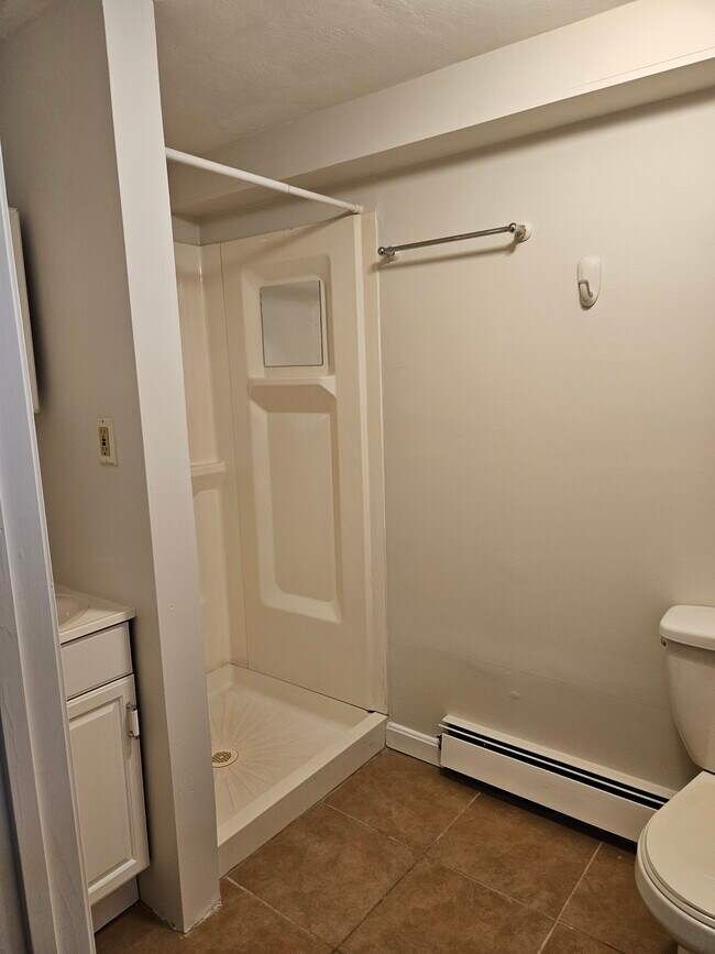Bathroom - 64 Saville St
