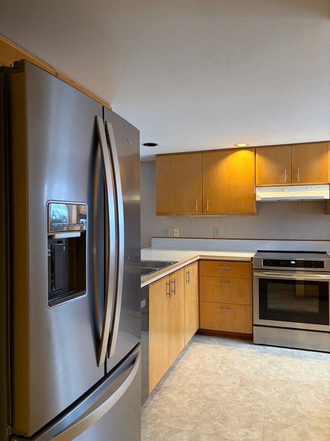 Building Photo - 6526 Bettys Ln