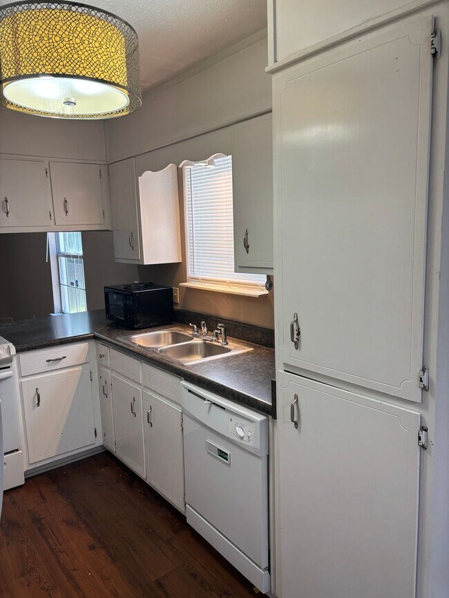 Foto del edificio - Downstairs condo at Lake Chateau!