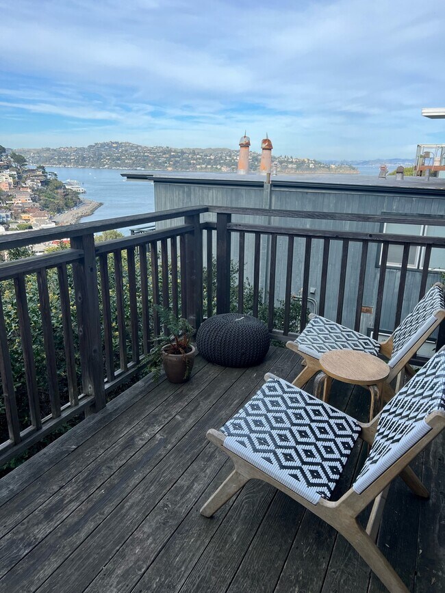 Building Photo - 72 Edwards Ave