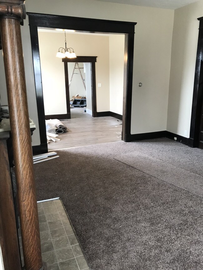 Foto del edificio - 103 N. Tompkins Duplex