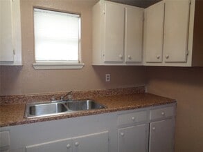 Building Photo - 310 S Avenue D