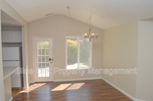 Building Photo - 20 Fairgate Ln