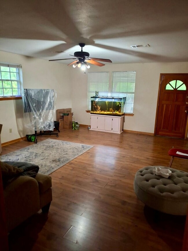 Building Photo - 1500 Cullen