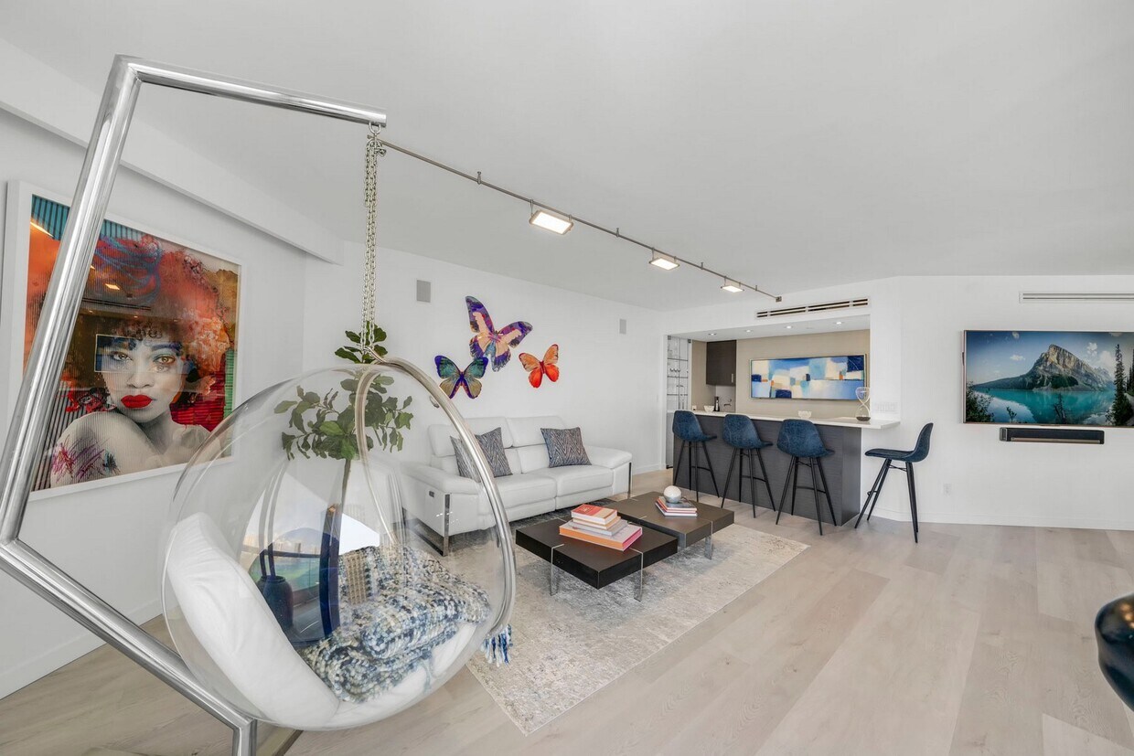 Foto principal - 2600 E Island Blvd