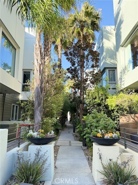 Foto del edificio - 310 Washington Blvd