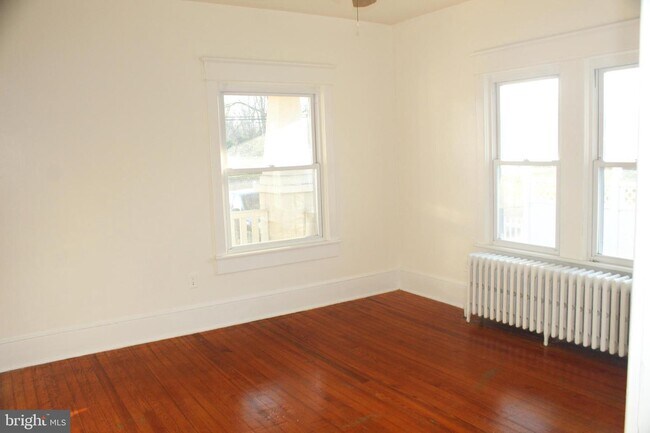 Building Photo - 70 W Chestnut Ave