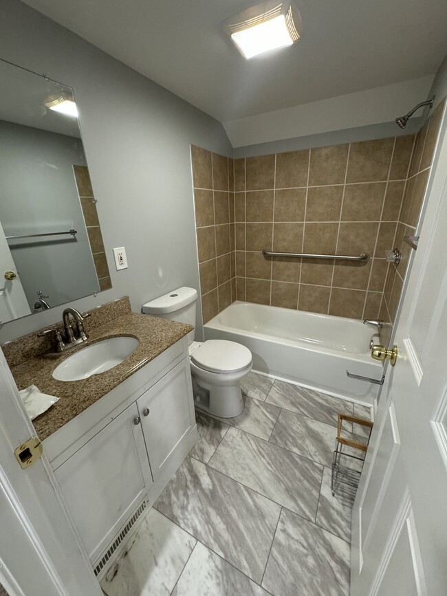 Building Photo - 1135 Fayette St