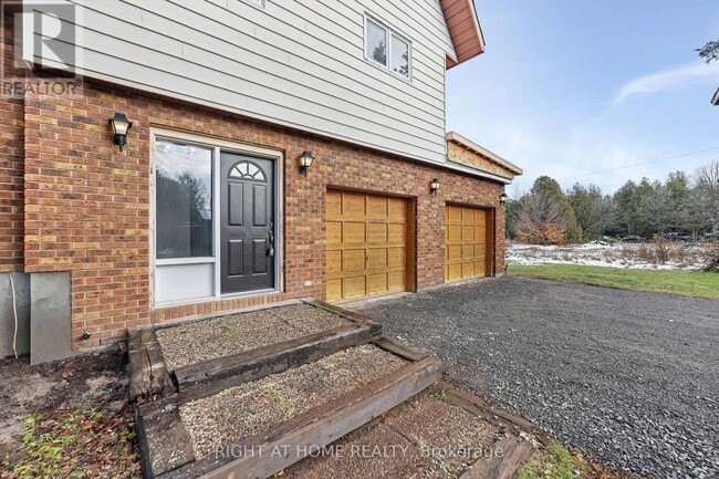 Building Photo - 1864 Manotick Station Rd