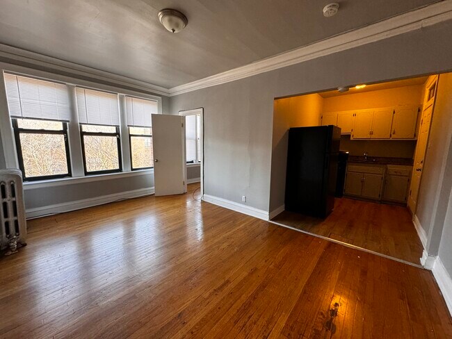 Building Photo - 7207 S Constance Ave