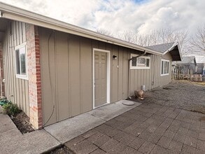 Building Photo - 314-316 SE 118th Ave