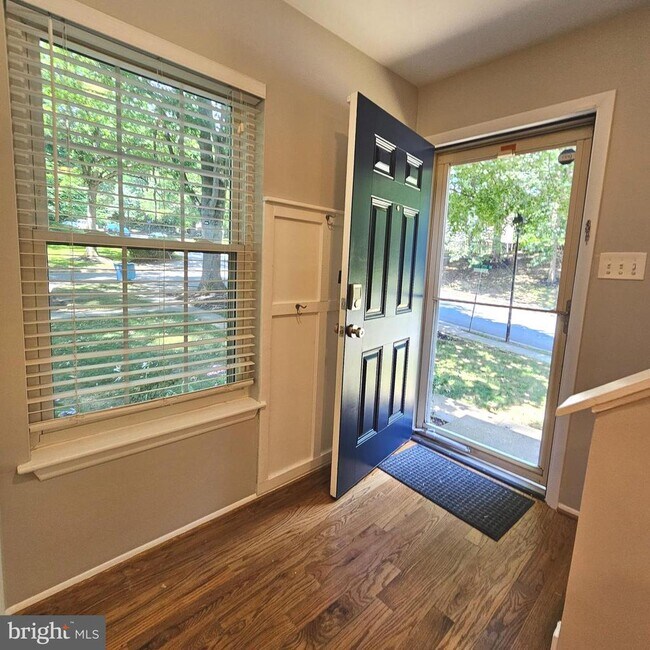 Foto del edificio - 6430 Shannon Station Ct
