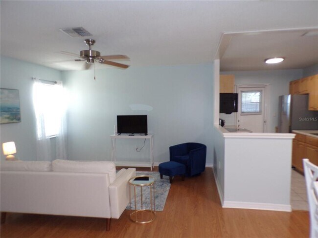 Foto del edificio - 22308 Laramore Ave