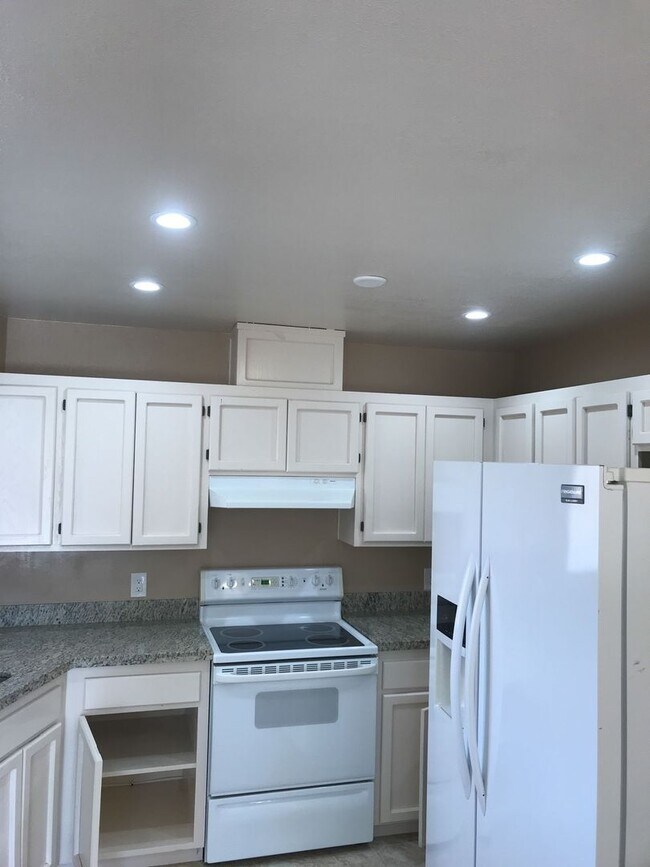 Foto del edificio - Spacious 2BR/1BA Townhome-Central Location