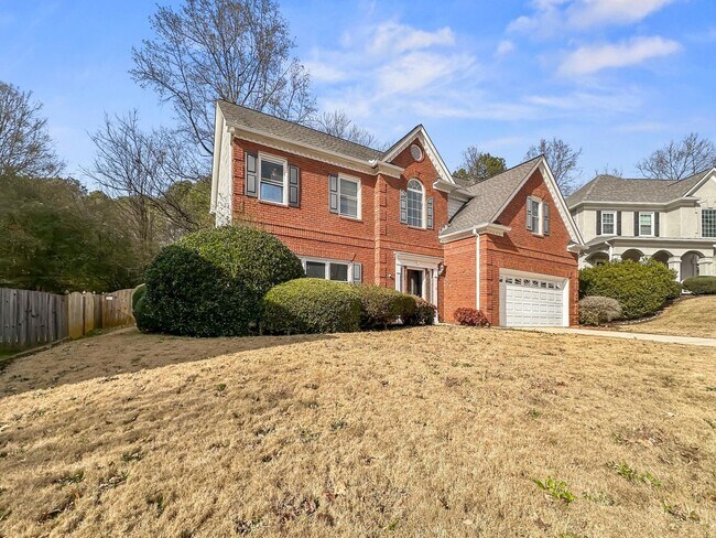 Foto del edificio - Beautiful 4BR 2BA Home with Garage Parking in Alpharetta