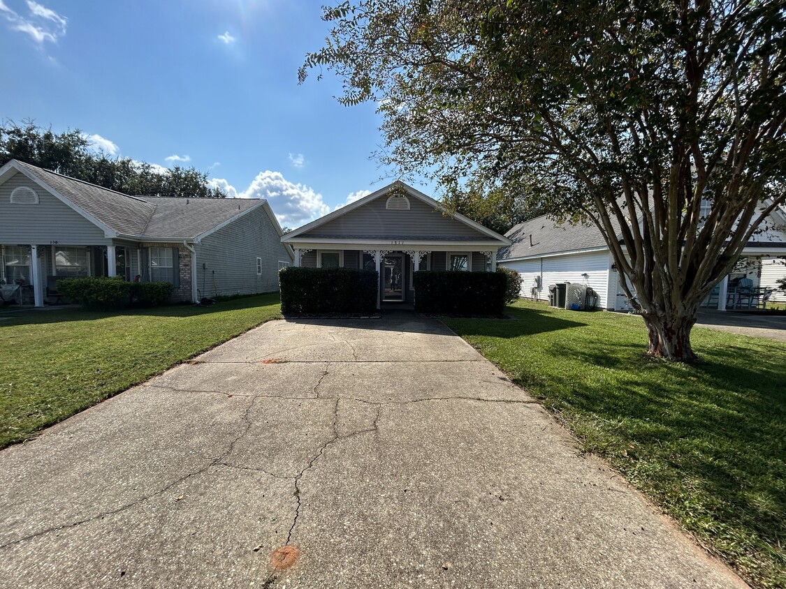 Front of House - 1311 Jasper St
