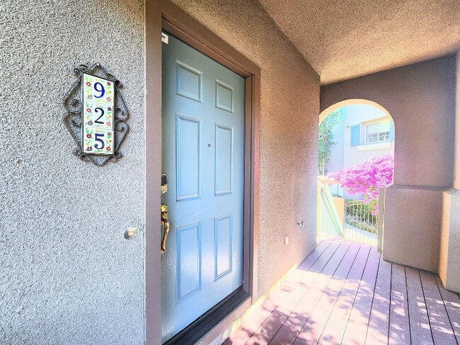 Foto del edificio - 925 Farrar Ct