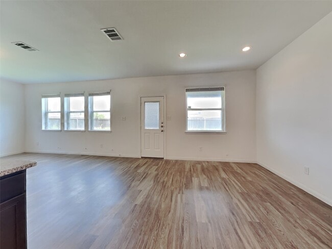 Building Photo - 10322 Urban Oak Trl