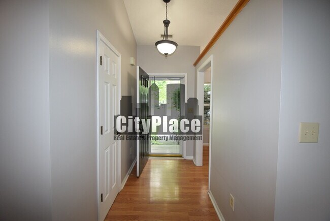 Foto del edificio - 525 E Pine Ridge Dr