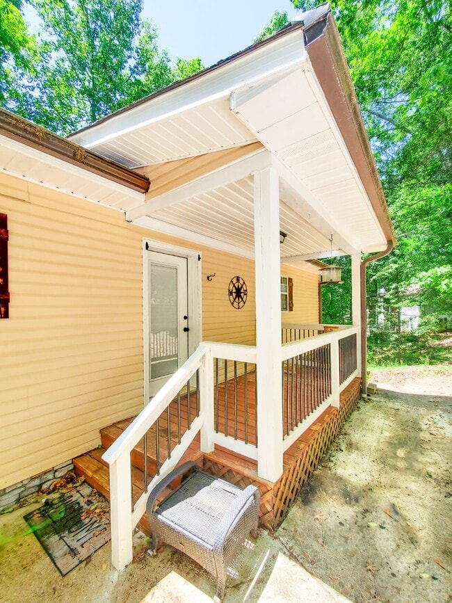 Building Photo - 551 Poplar Pl