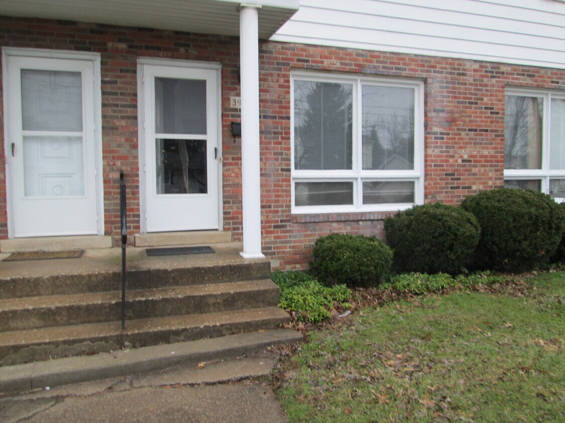 Townhouse end unit in S.W. Erie - 3936 Liberty St