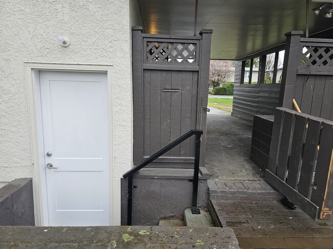 Building Photo - 46330 Chilliwack Central Rd