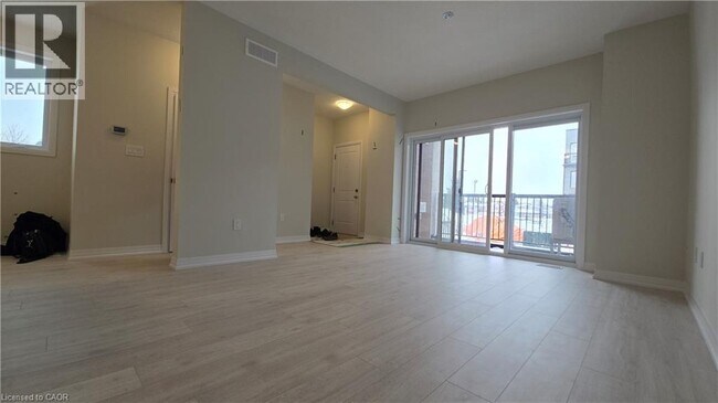 Building Photo - 525 Erinbrook Dr