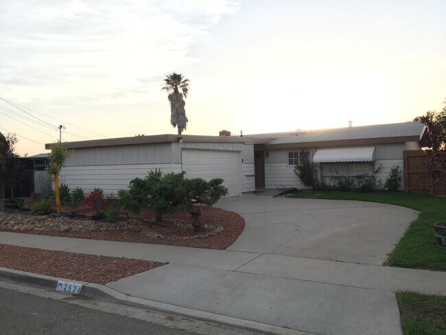 Building Photo - 2534 Bartel St