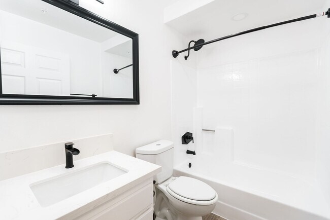 Interior Photo - 315 South Virgil Ave
