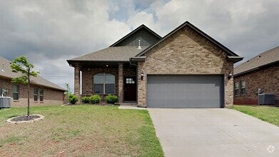Building Photo - 16008 Mendoza Dr