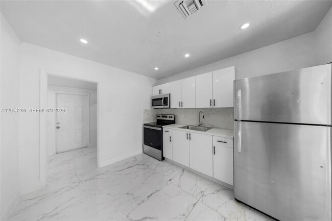 Foto del edificio - 2468 NW 21st St