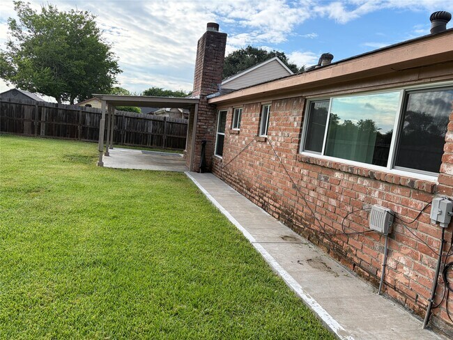 Building Photo - 12719 Huntington Field Dr