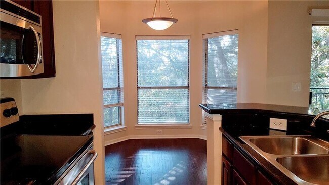 Building Photo - 6000 Shepherd Mountain Cove