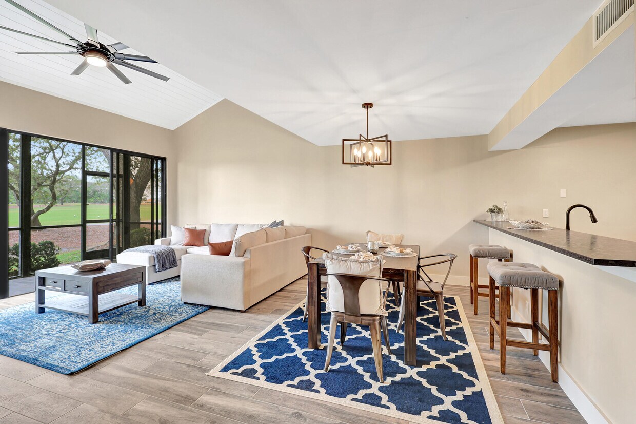 Foto principal - 295 Old Meadow Way