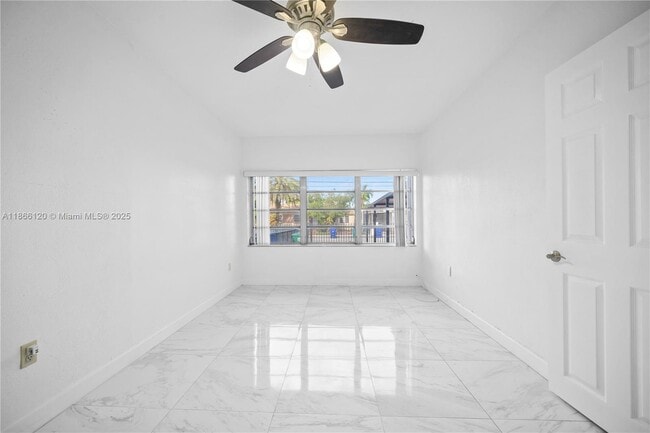 Building Photo - 411 SW 34th Ave