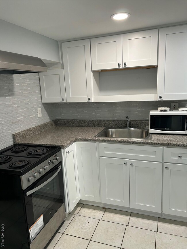 Building Photo - 30 Gates Ave