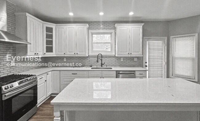 Building Photo - Modern Living in Saddle Bridge with Private Patio / 4 Beds and 2.5 Bath / Available Now!