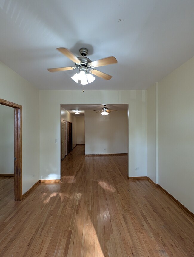 Foto del edificio - 2041 N Keeler Ave